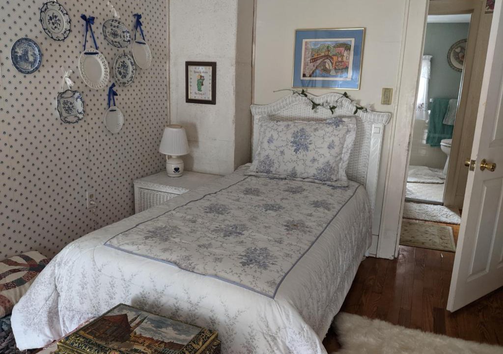 Tully Bed & Breakfast | Baylies Home
