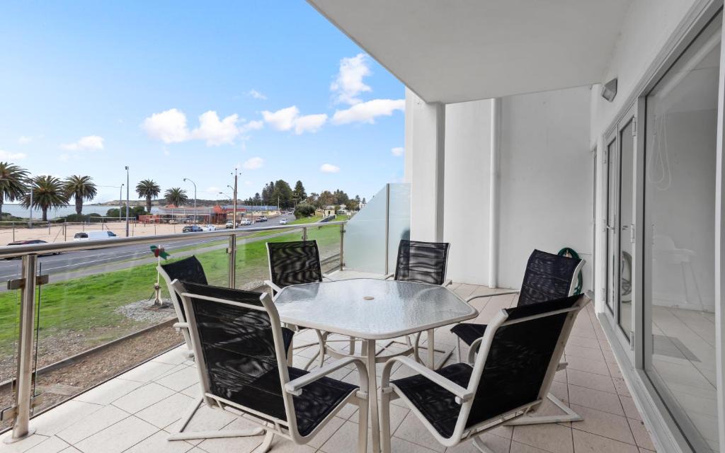 Victor Harbor Apartment | Bayline On The Beachfront + WIFI