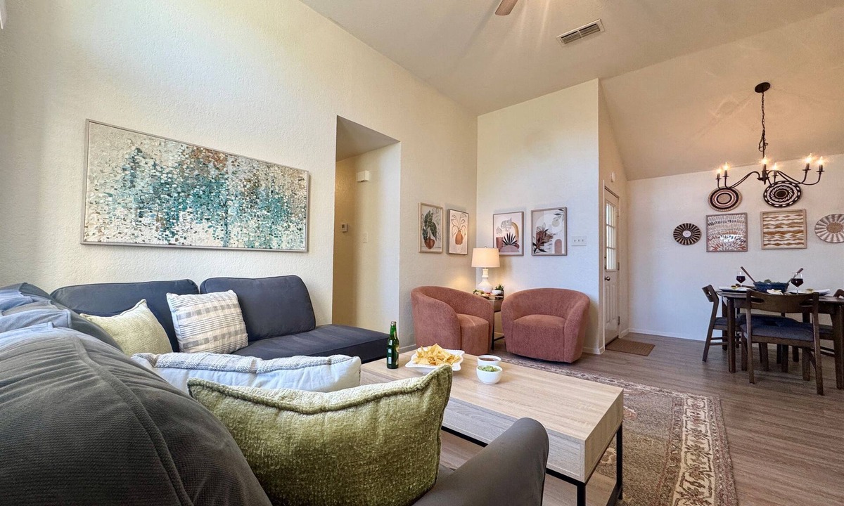 Abilene House | Baylor House - Stylish Abilene Getaway