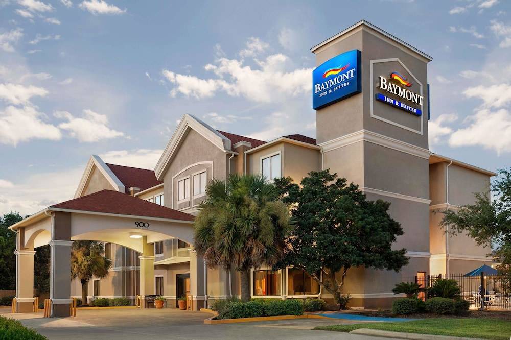 Clute Hotel | Baymont by Wyndham Clute