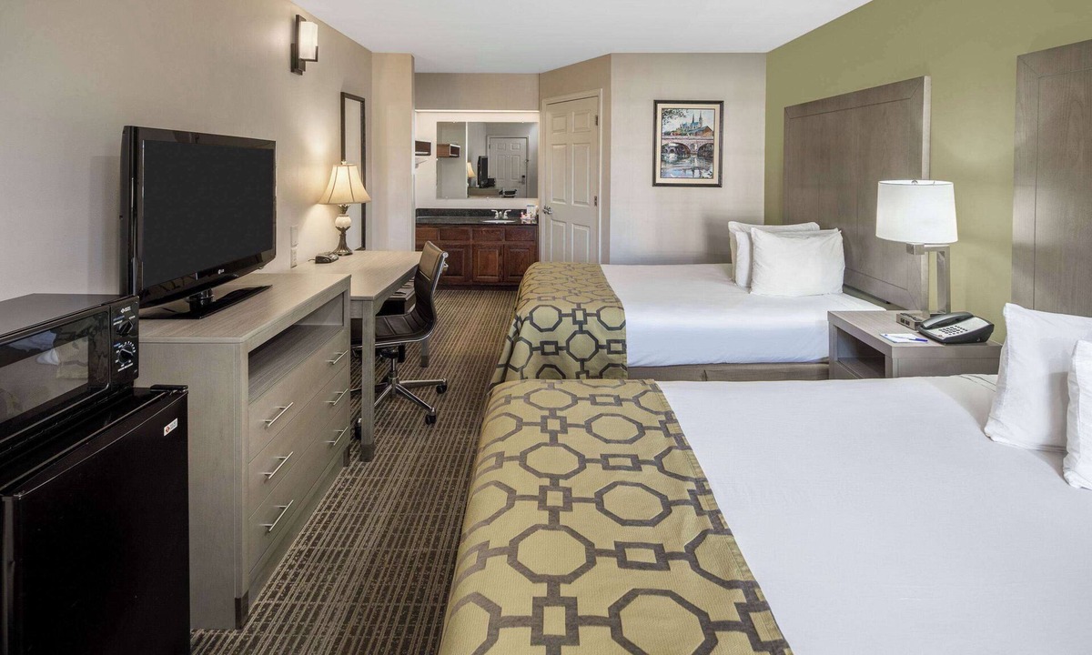Cleveland Hotel | Baymont by Wyndham Cleveland