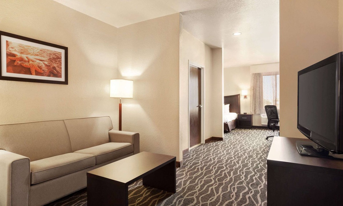 Clute Hotel | Baymont by Wyndham Clute/Lake Jackson