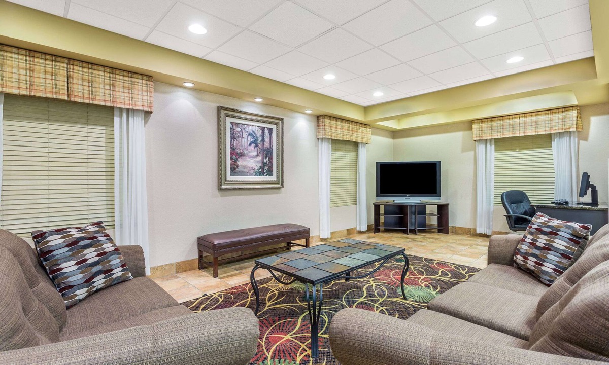 Cornelia Hotel | Baymont by Wyndham Cornelia