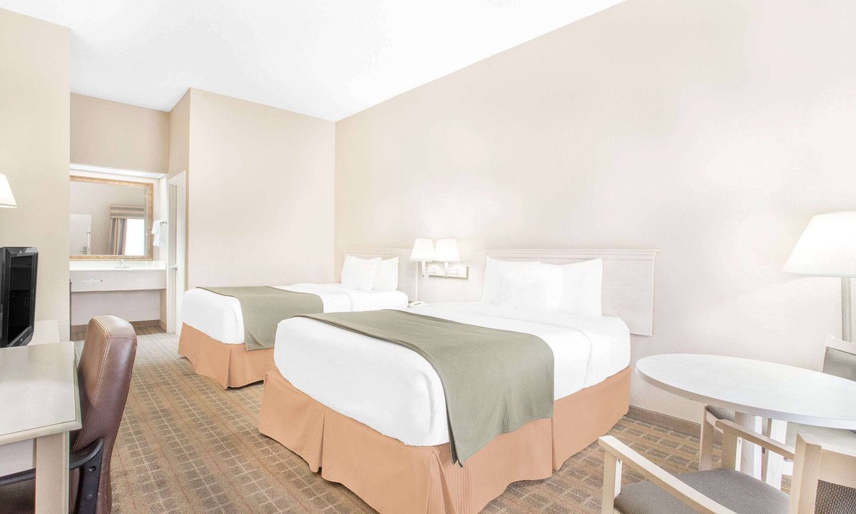 Crestview Hotel | Baymont by Wyndham Crestview