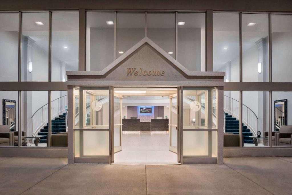 Berwick Hotel | Baymont by Wyndham Des Moines North