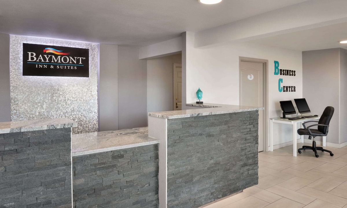 Berwick Hotel | Baymont by Wyndham Des Moines North