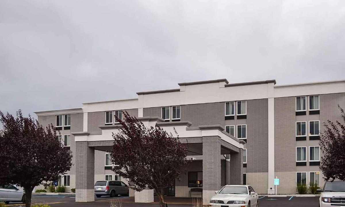 Dunmore Hotel | Baymont by Wyndham Dunmore