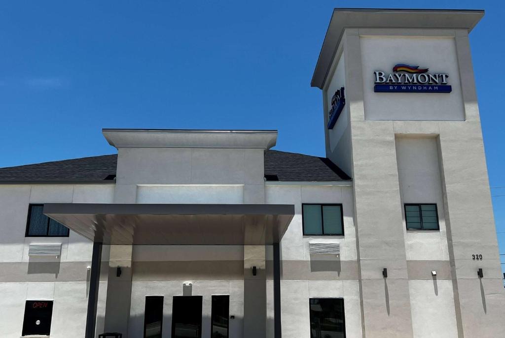 Freeport Hotel | Baymont by Wyndham Freeport Texas