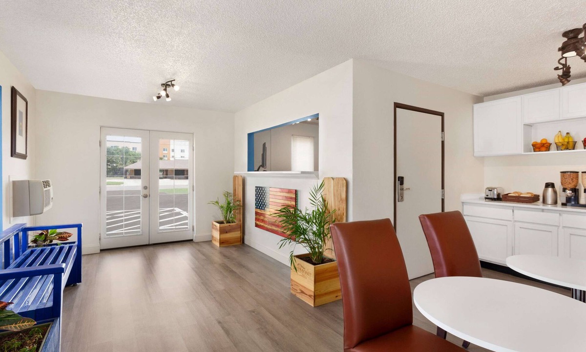 Hutchinson Hotel | Baymont by Wyndham Hutchinson