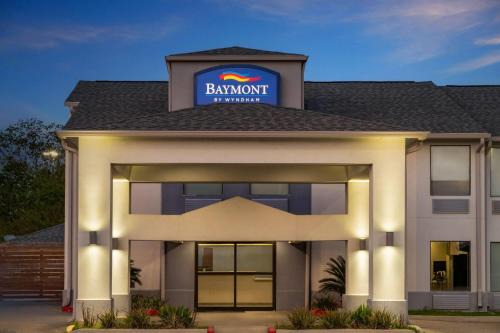Iowa Hotel | Baymont by Wyndham Iowa Lake Charles