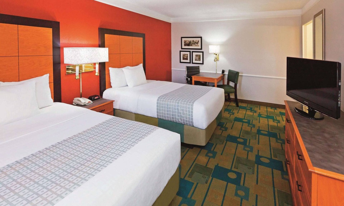 Downtown Hotel | Baymont by Wyndham Lubbock - Downtown Civic Center