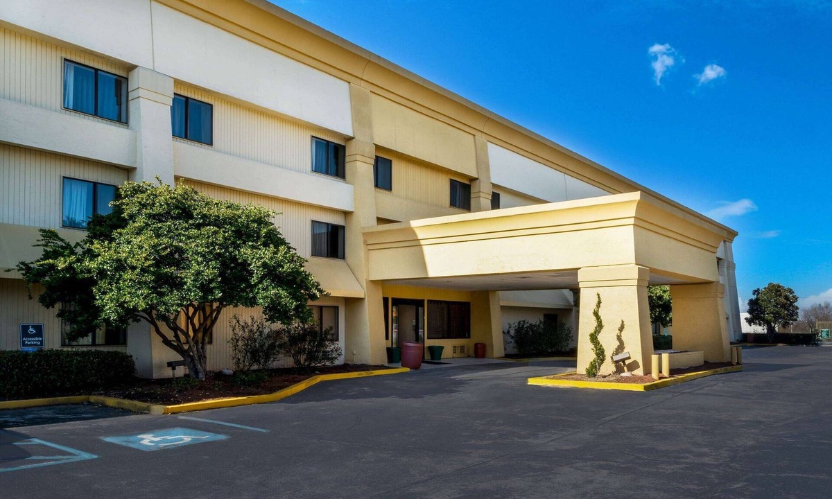 Meridian Hotel | Baymont by Wyndham Meridian