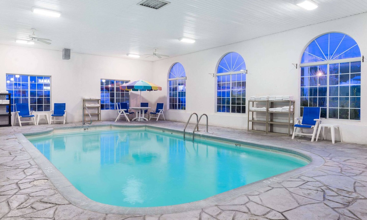 Osage Beach Hotel | Baymont by Wyndham Osage Beach