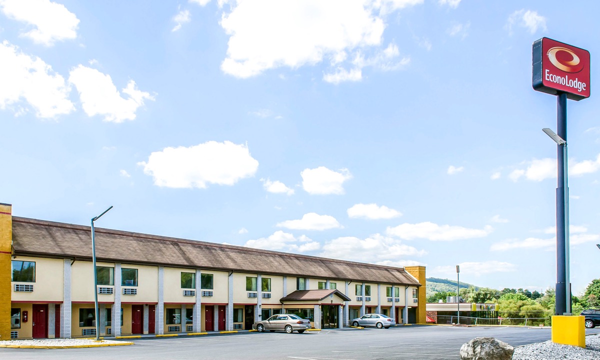 Pine Grove Hotel | Baymont by Wyndham Pine Grove