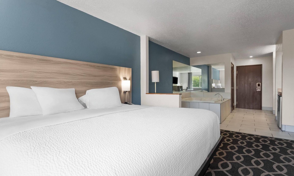 Piqua Hotel | Baymont by Wyndham Piqua