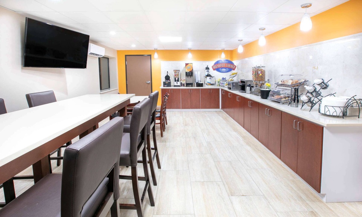 Plano Hotel | Baymont by Wyndham Plano