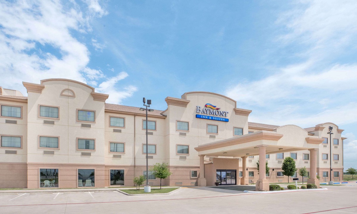 Ira Hotel | Baymont by Wyndham Snyder
