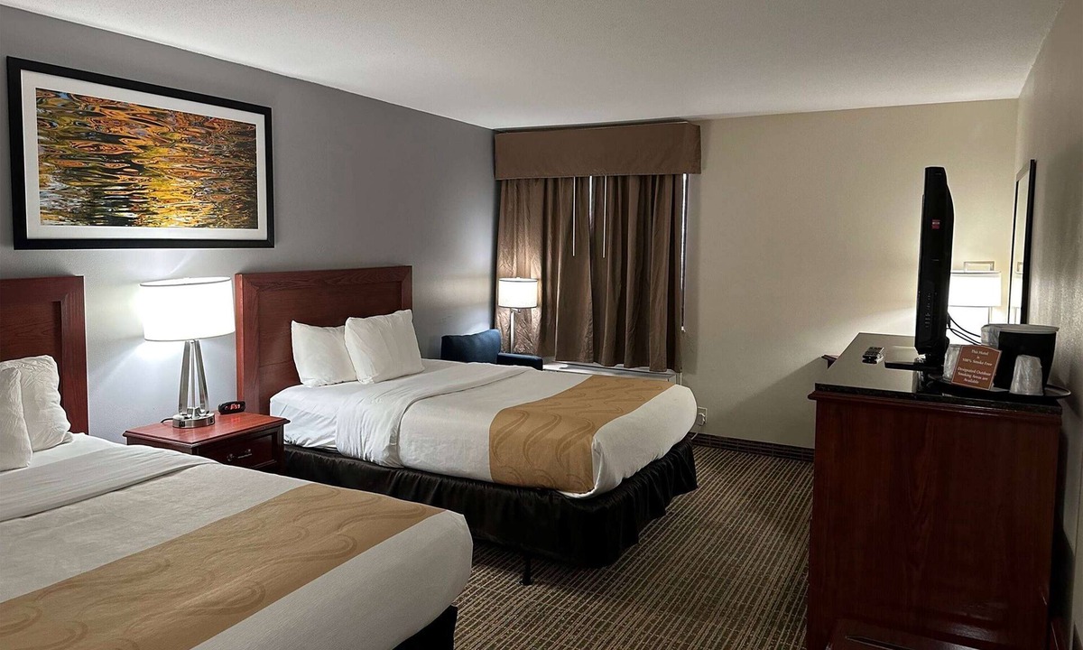 Roseland Hotel | Baymont By Wyndham South Bend