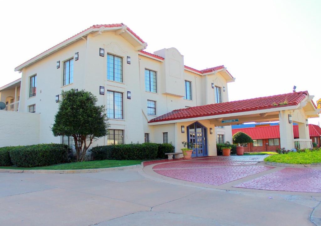 South Tulsa Hotel | Baymont by Wyndham Tulsa Broken Arrow