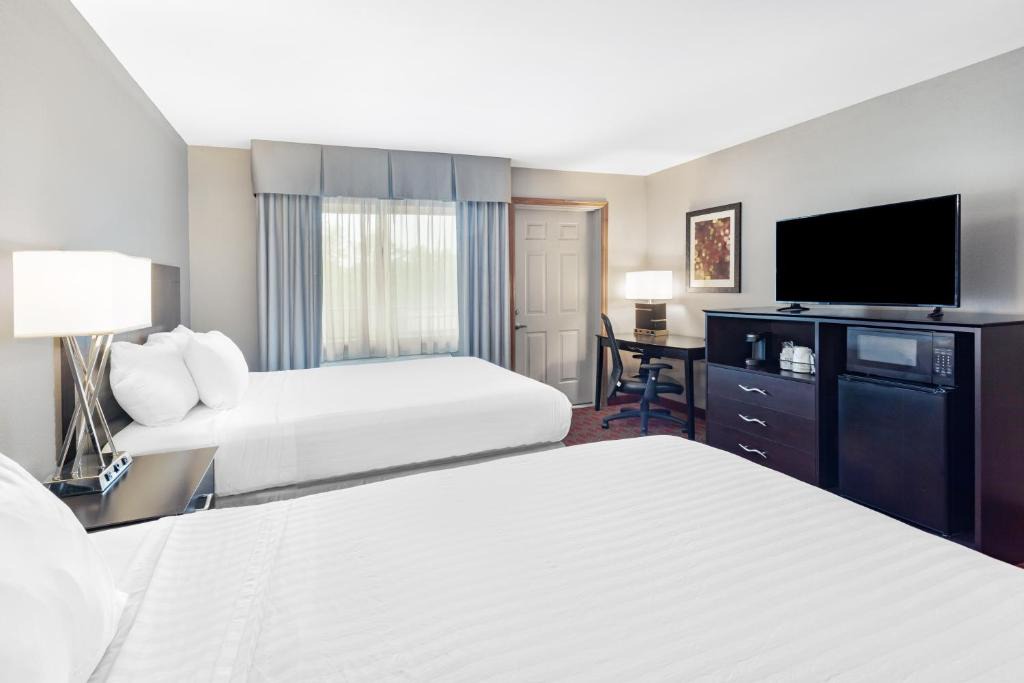 Brooklyn Center Hotel | Baymont by Wyndham Brooklyn Center
