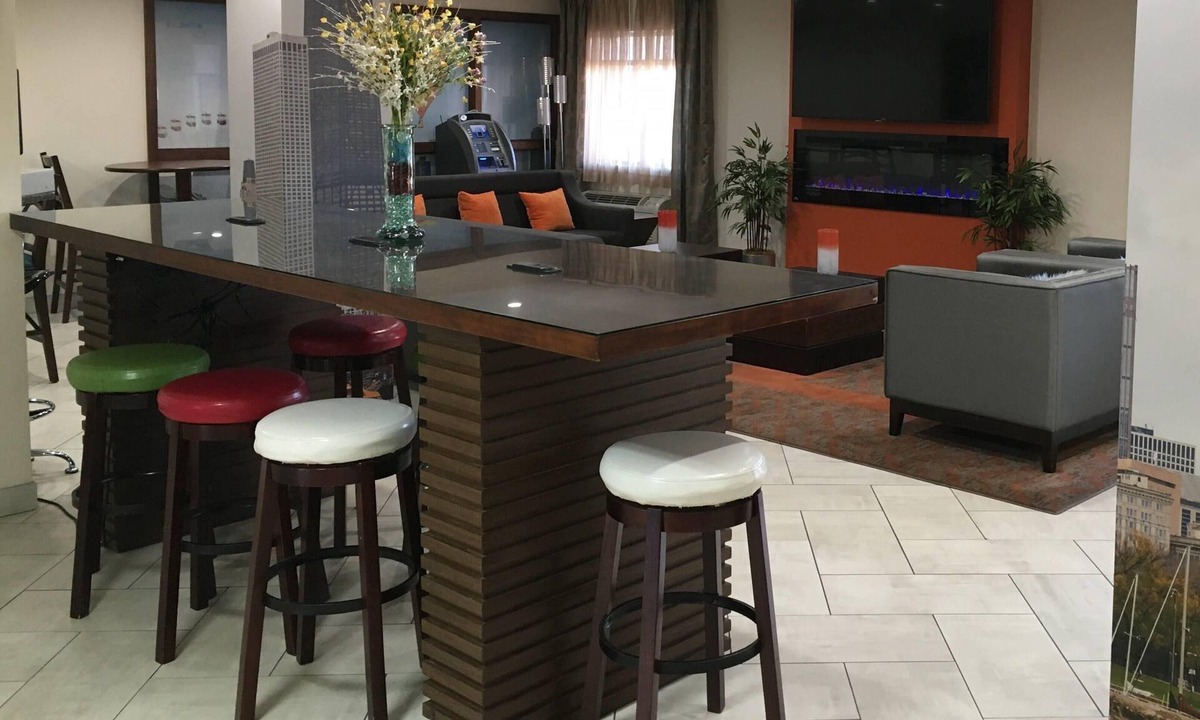 Waterford Hotel | Baymont by Wyndham Waterford/Burlington WI