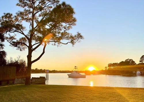 East Cobb House | Bayou 565 - Panhandle Paradise