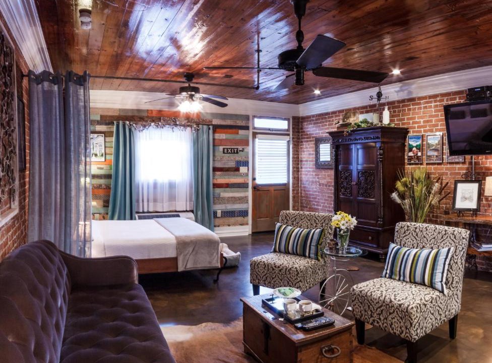 New Iberia Ski Chalet | Bayou Chateau