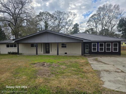 Jennings Apartment | Bayou Phoneix