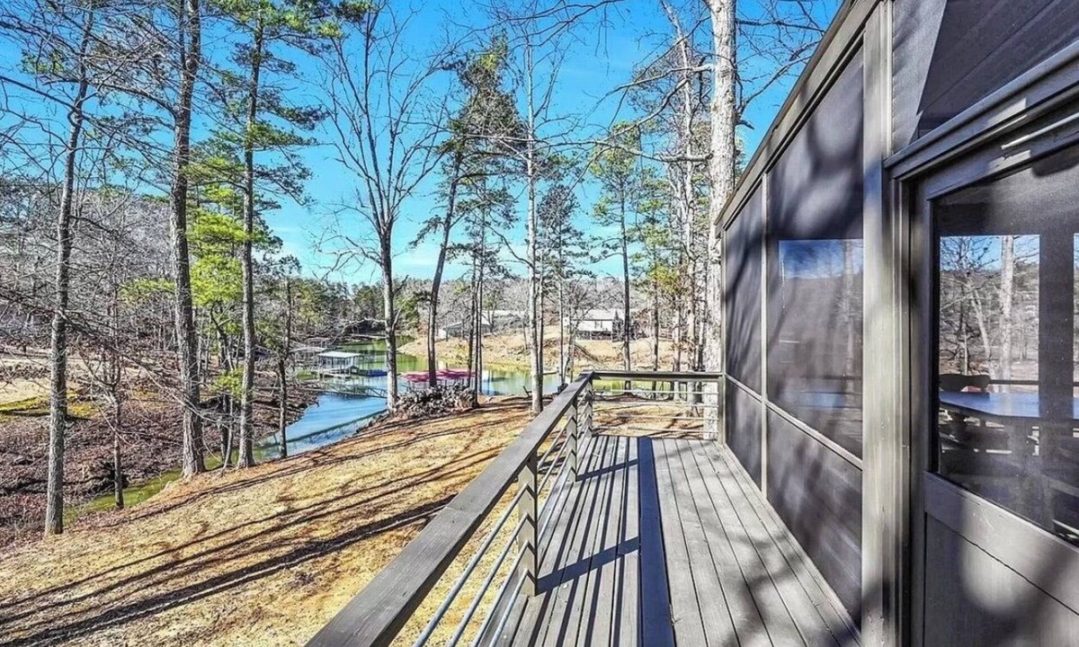 Jasper House | Bay’s Bungalow on Smith Lake