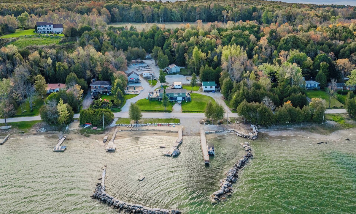 Colpoys Bay Cottage | Bayshore Cottages: The Hukilau