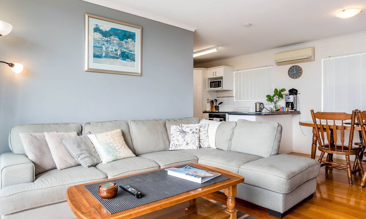 Wynnum Apartment | Bayside Breeze Seaside Serenity