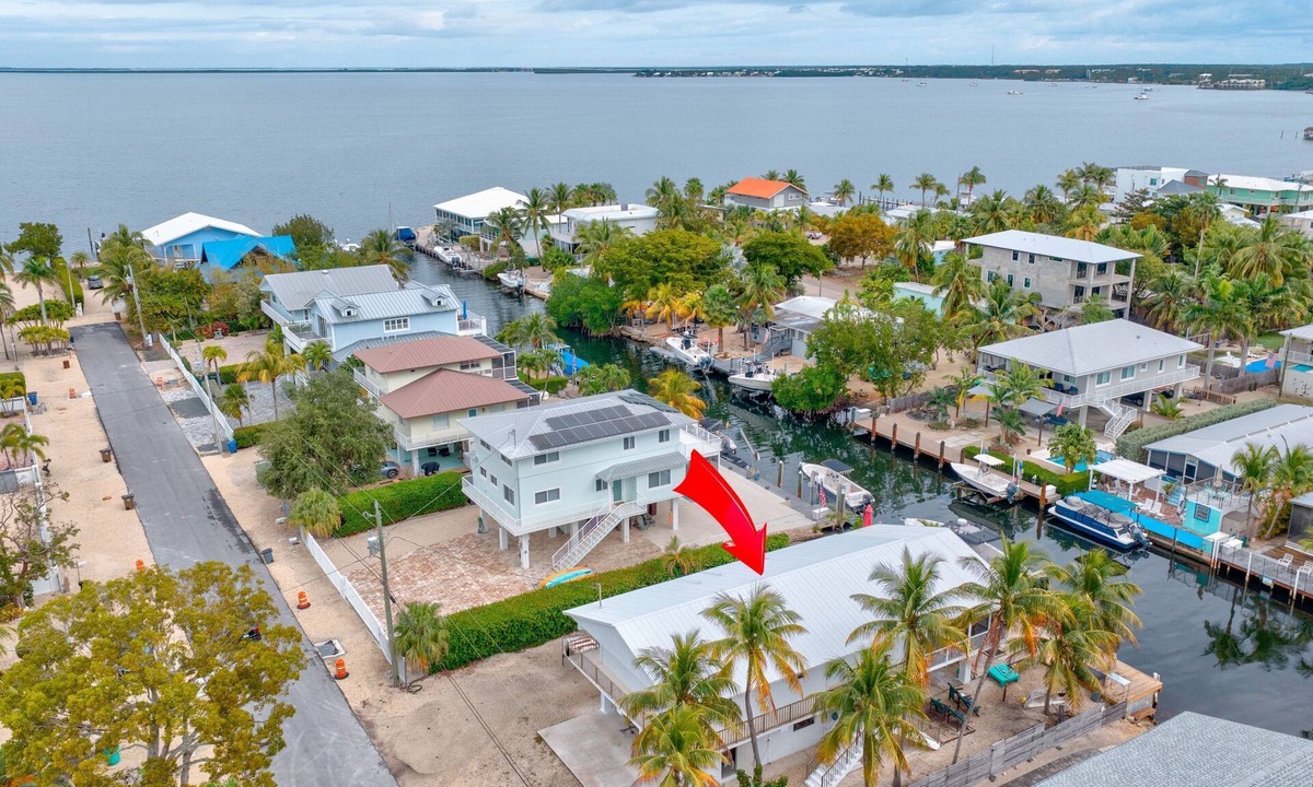 Twin Lakes House | Bayside Dreams waterfront pool home 5 br/3bath with dock.