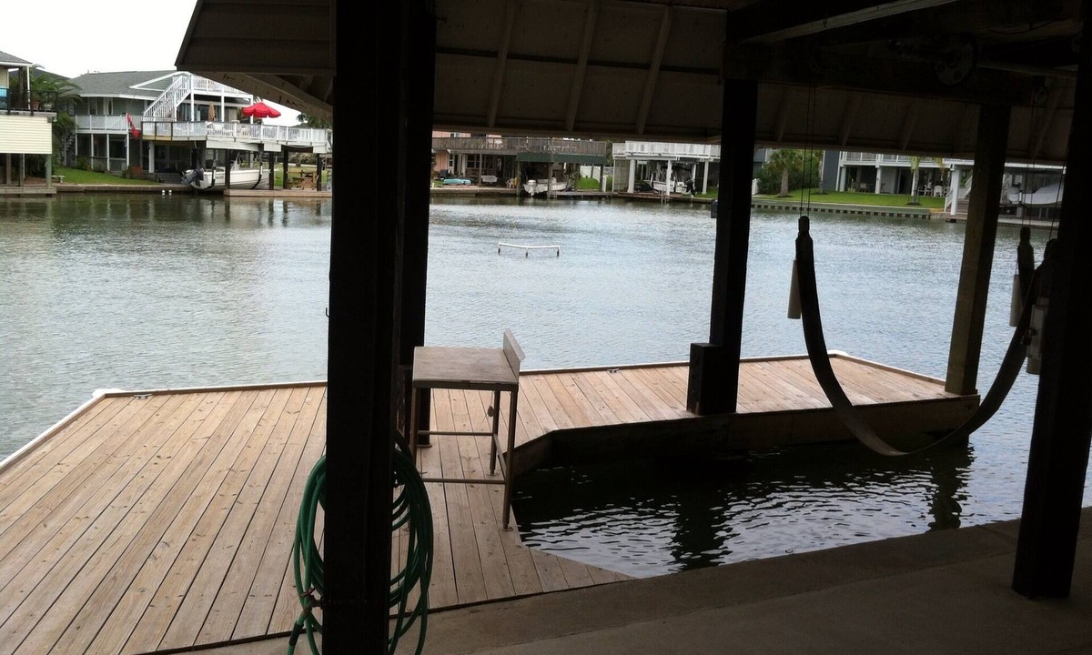 Jamaica Beach House | 'Bayside Hideaway' Jamaica Beach Canal, Sleeps 8, 3 BR-3 Full Bath