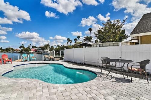 Indian Rocks Beach House | Bayside Pad with Pool Access and Dock half Mi to Beach
