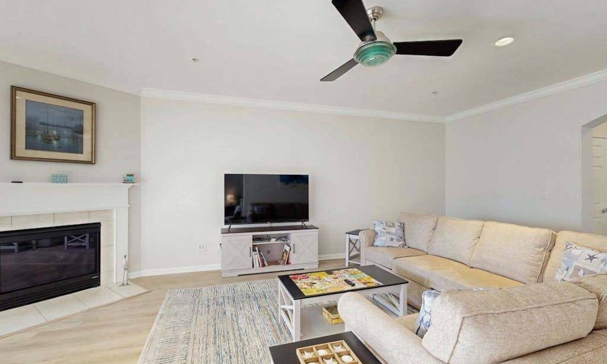Sun Ridge Condo | Bayside Resort condo with pools, athletic courts, on-site golf, & shuttle access