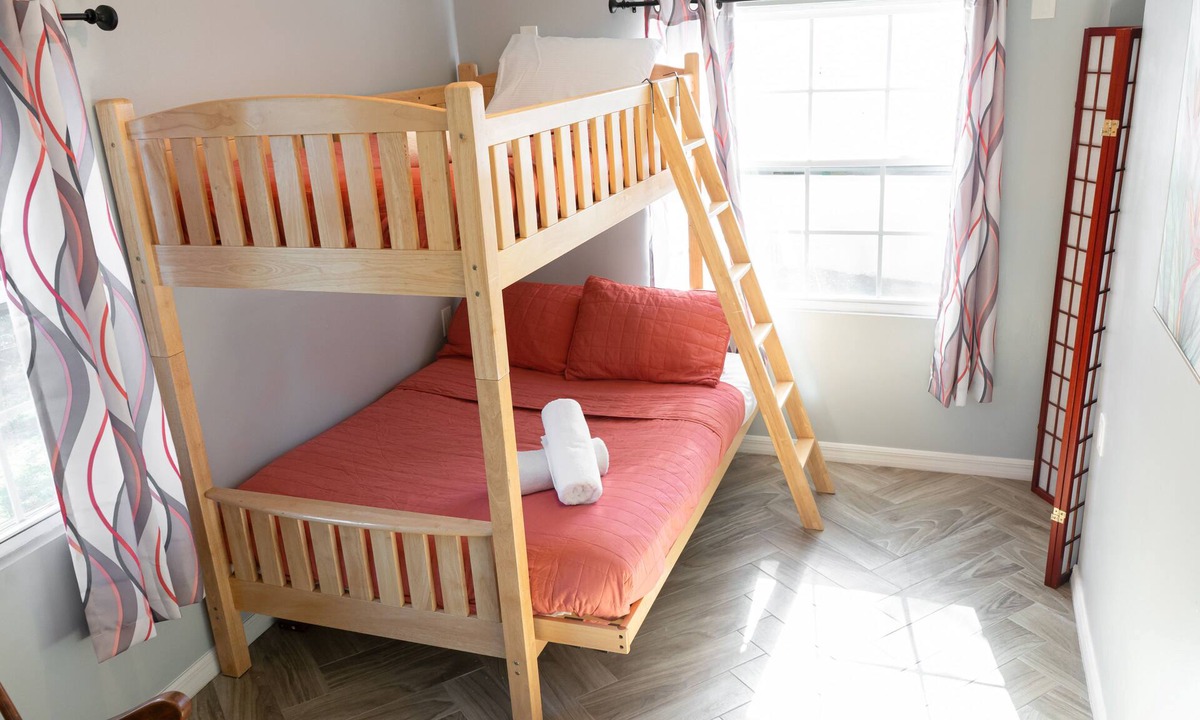 Beach Park House | Bayside Retreat - 8 mins to Airport