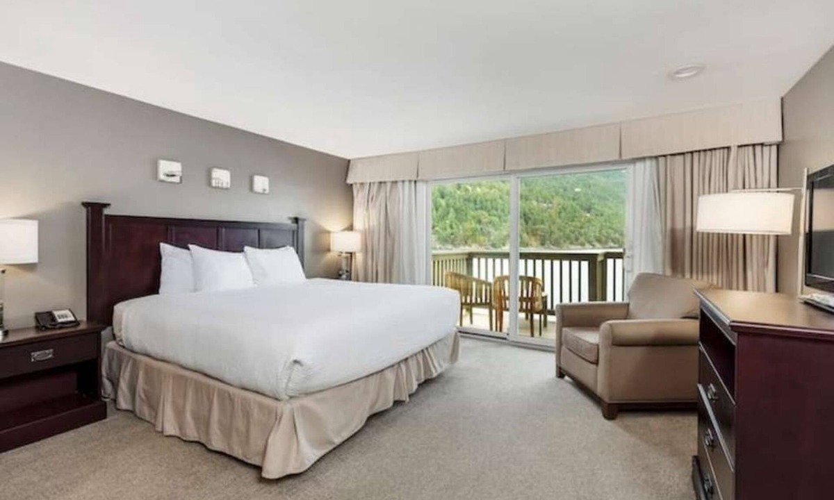 Rosario House | Bayside Waterfront King Ocean Views King Bed Pool