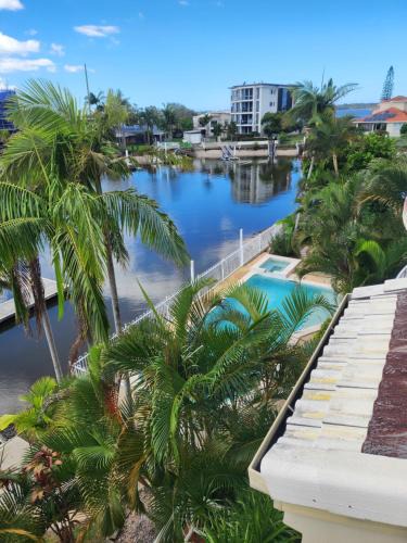 Runaway Bay Apartment | Bayview Anchorage