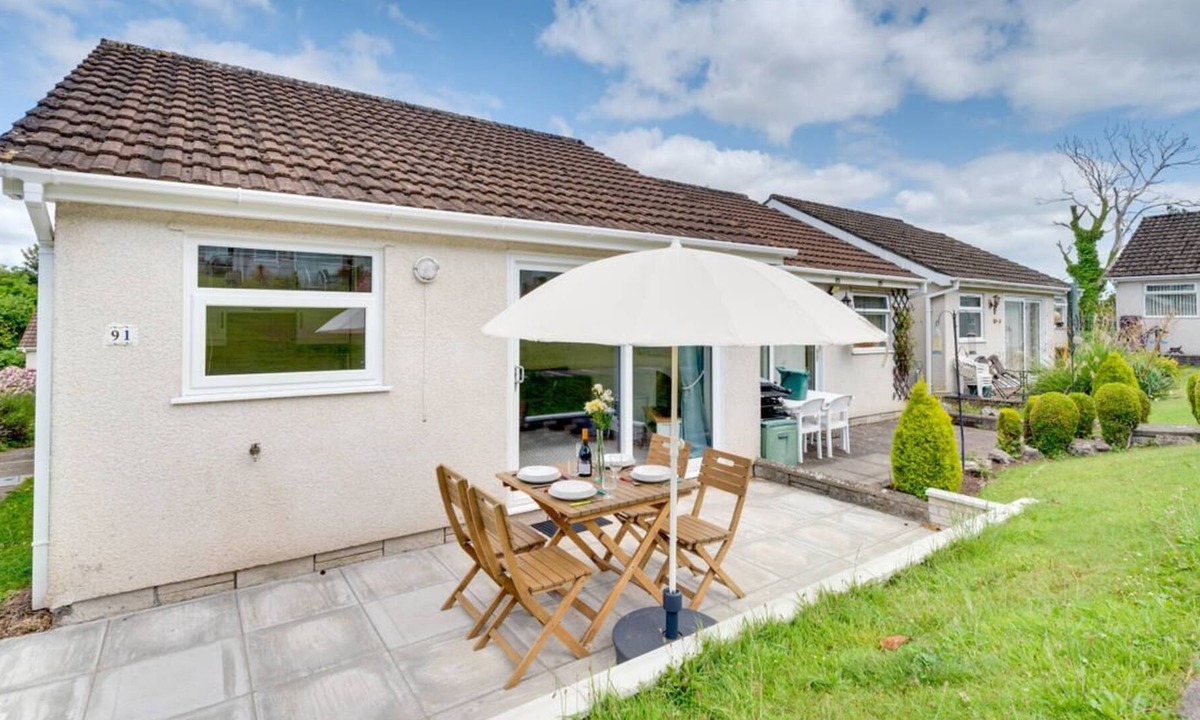 Crynant Ski Chalet | Bayview Bungalow 365