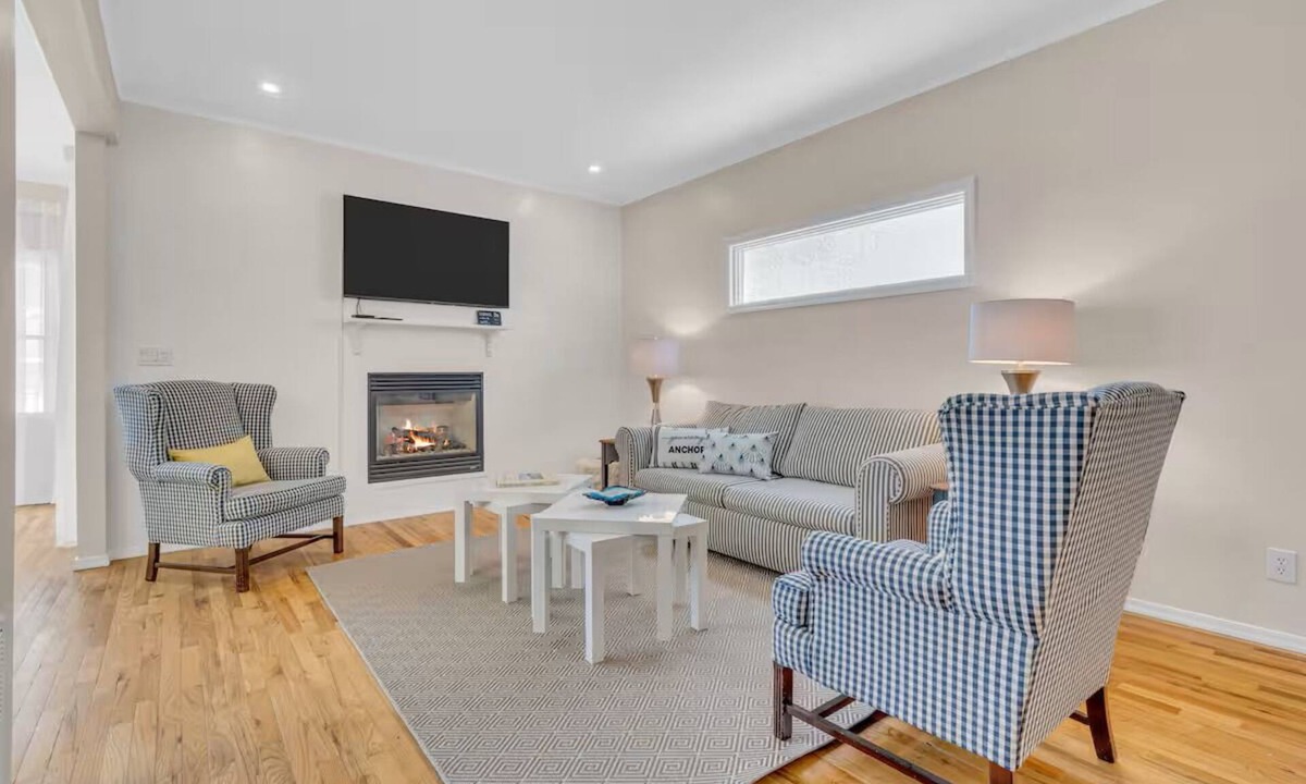 Keansburg House | Bayview Coastal Home Steps to Shore+ Free Parking