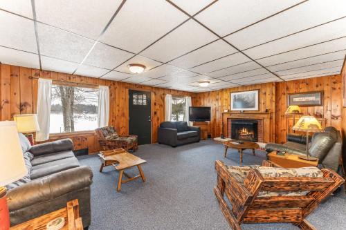 St Germain House | Bayview Cottage 3BR Fireplace Lakefront