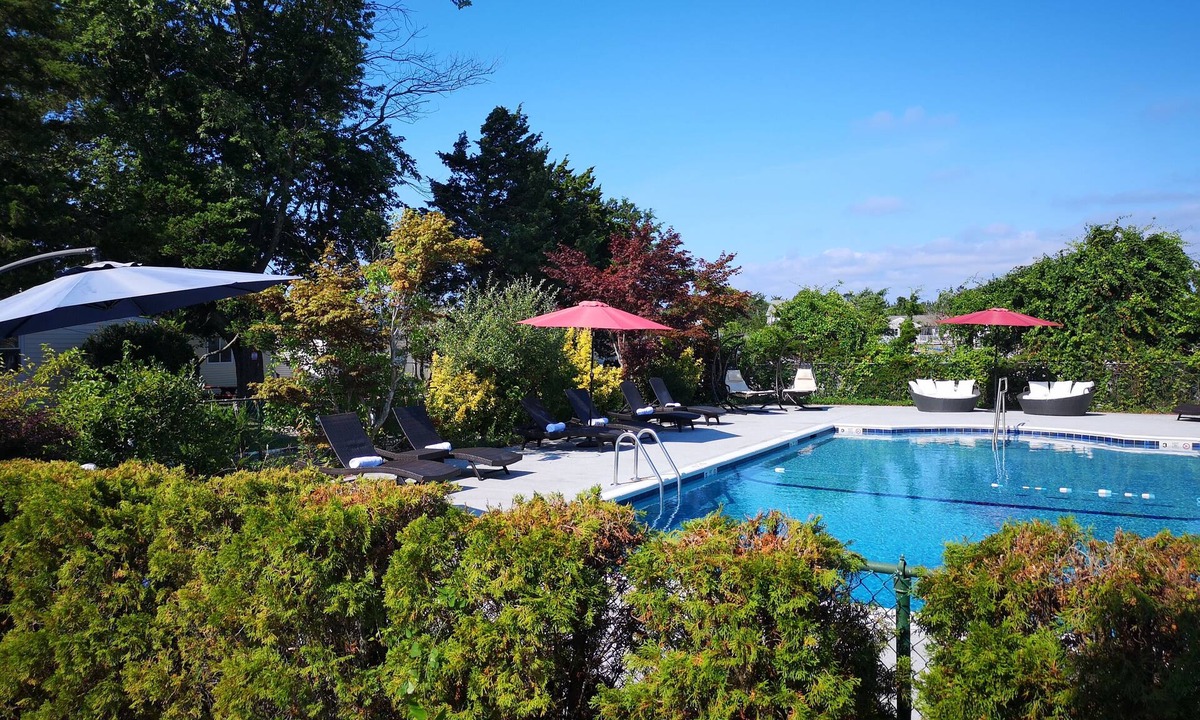 Hampton Bays Hotel | Baywatch Hotel & Marina