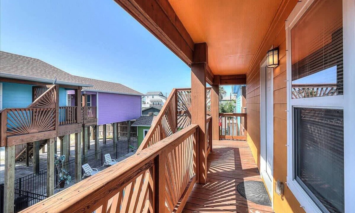 Old Town Villa | BBQ | Community Pool | 5 Mins to Beach