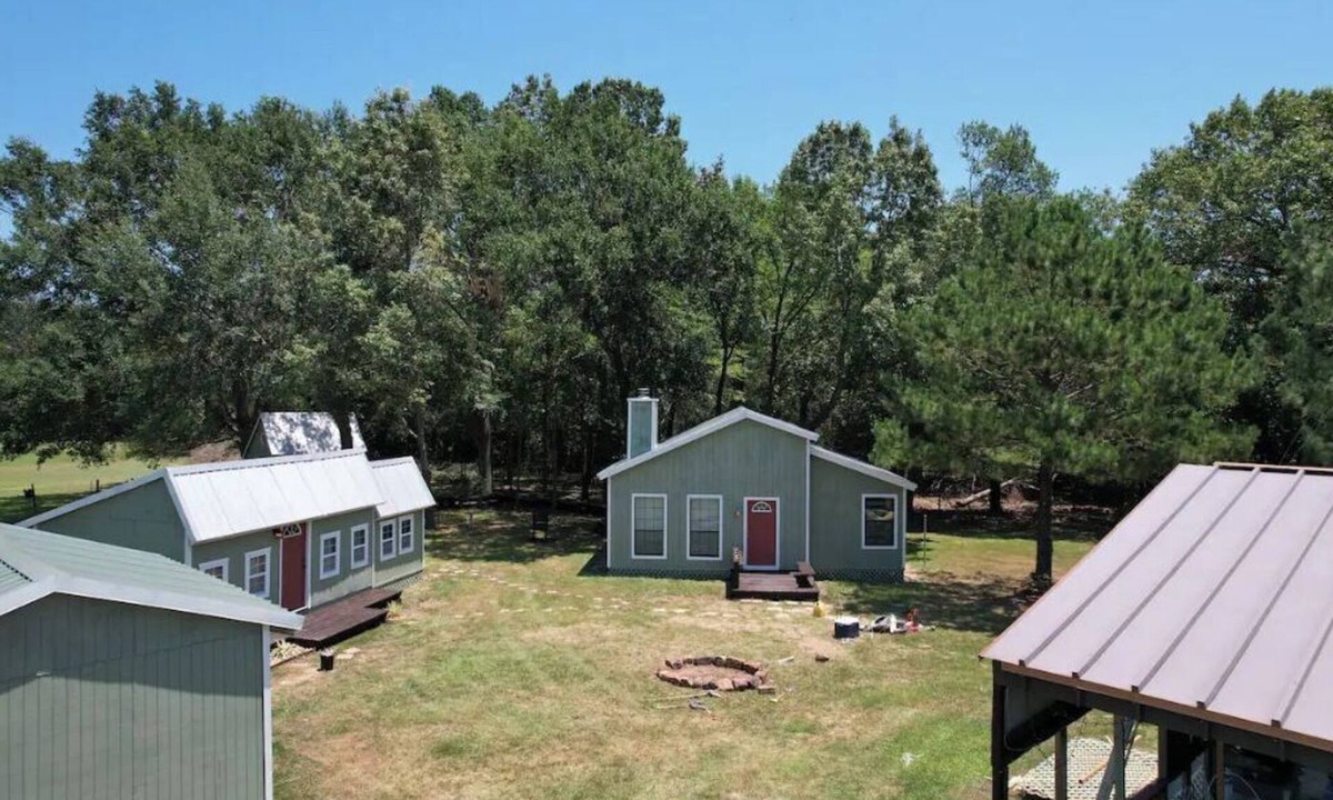 Telephone Cabin | BDB 3: Exclusive Buyout: 4 Cabins