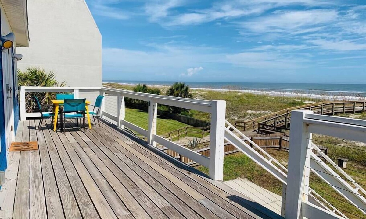 Jacksonville Beach Condo | Be A Nomad | 4 Unit Oceanfront Building | Sleeps 26 | Jacksonville Beach