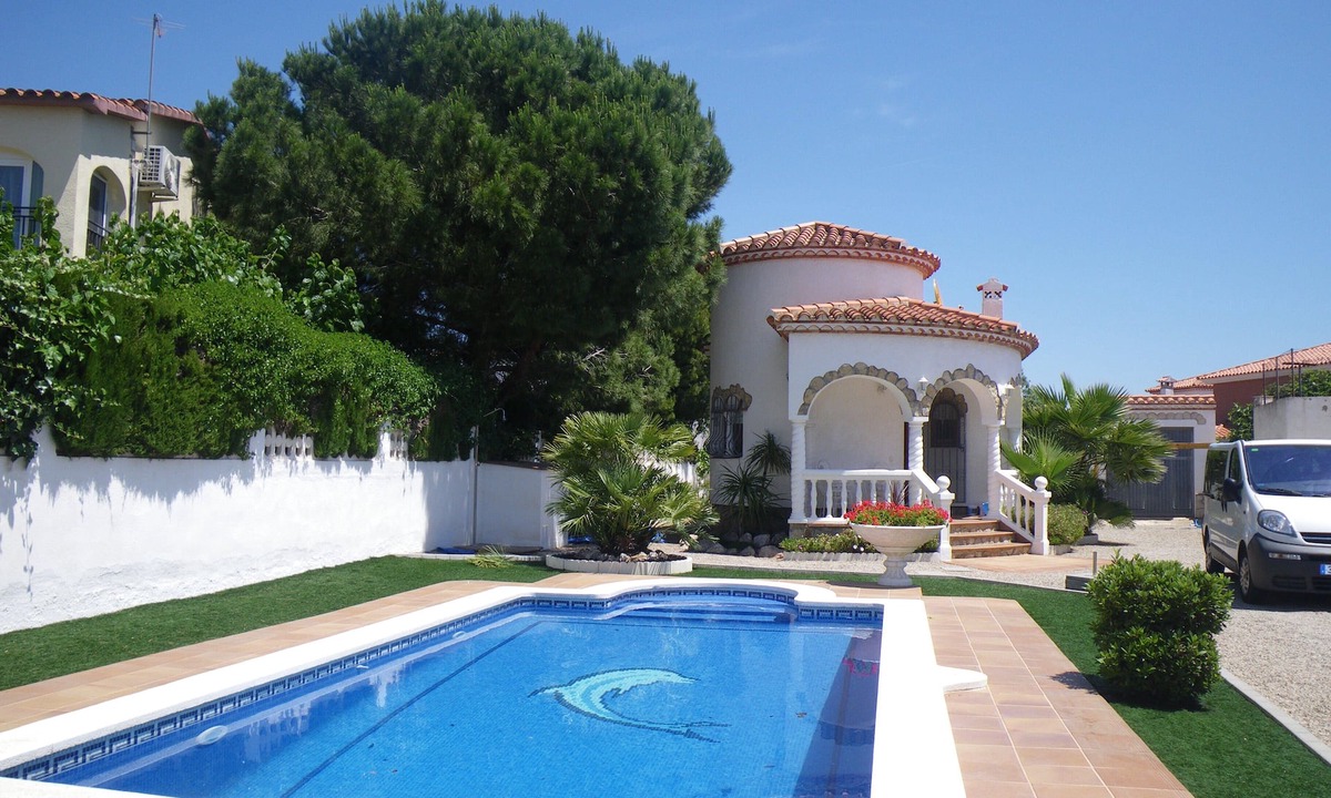 Miami Platja Villa | Beautiful villa with private pool in Miami Playa.