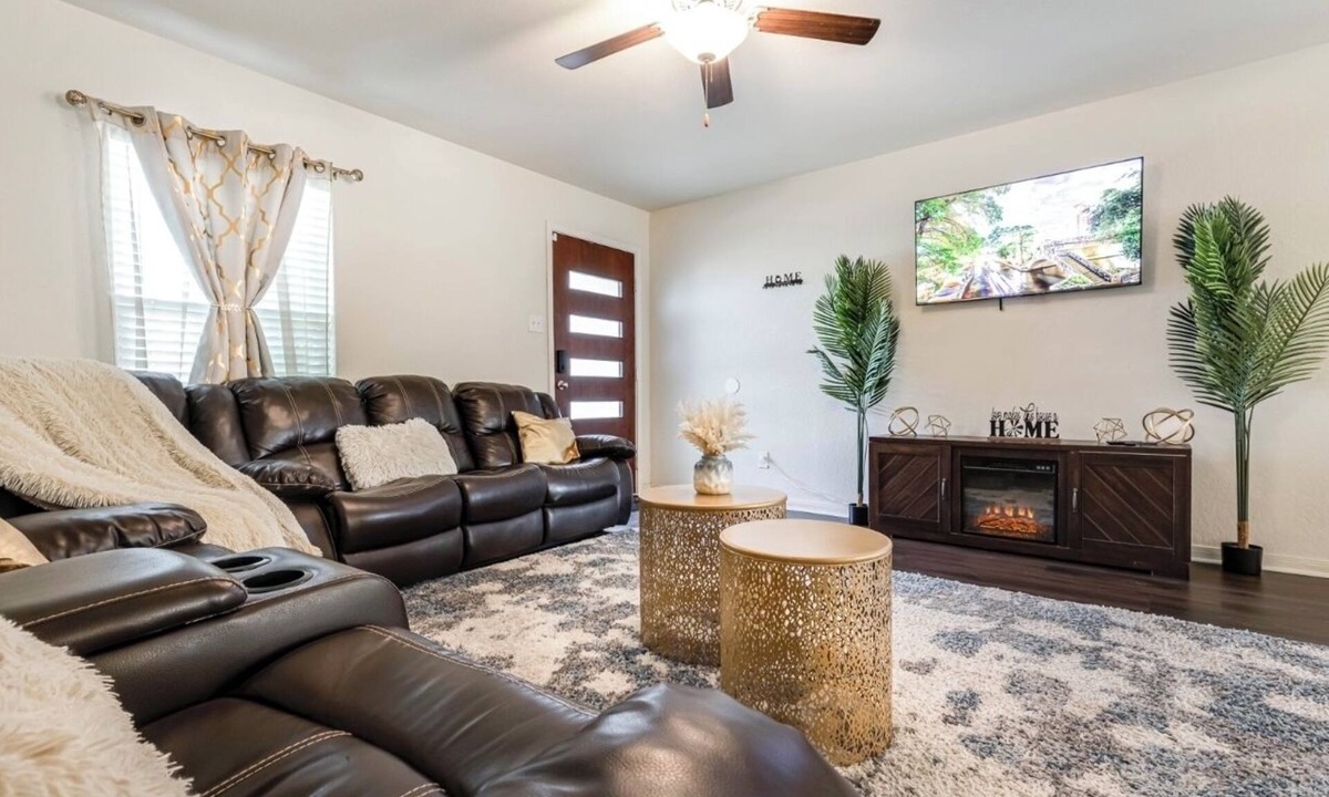 China Grove House | Be our GUEST! Beautiful home for you to ENJOY!
