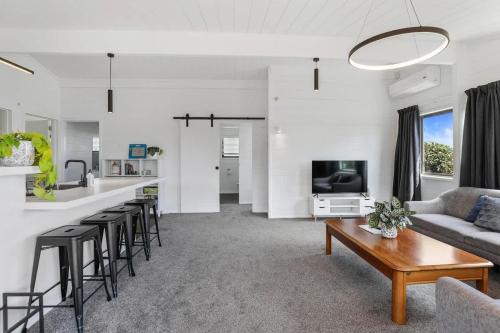 Lynmore House | Be Rude Not To