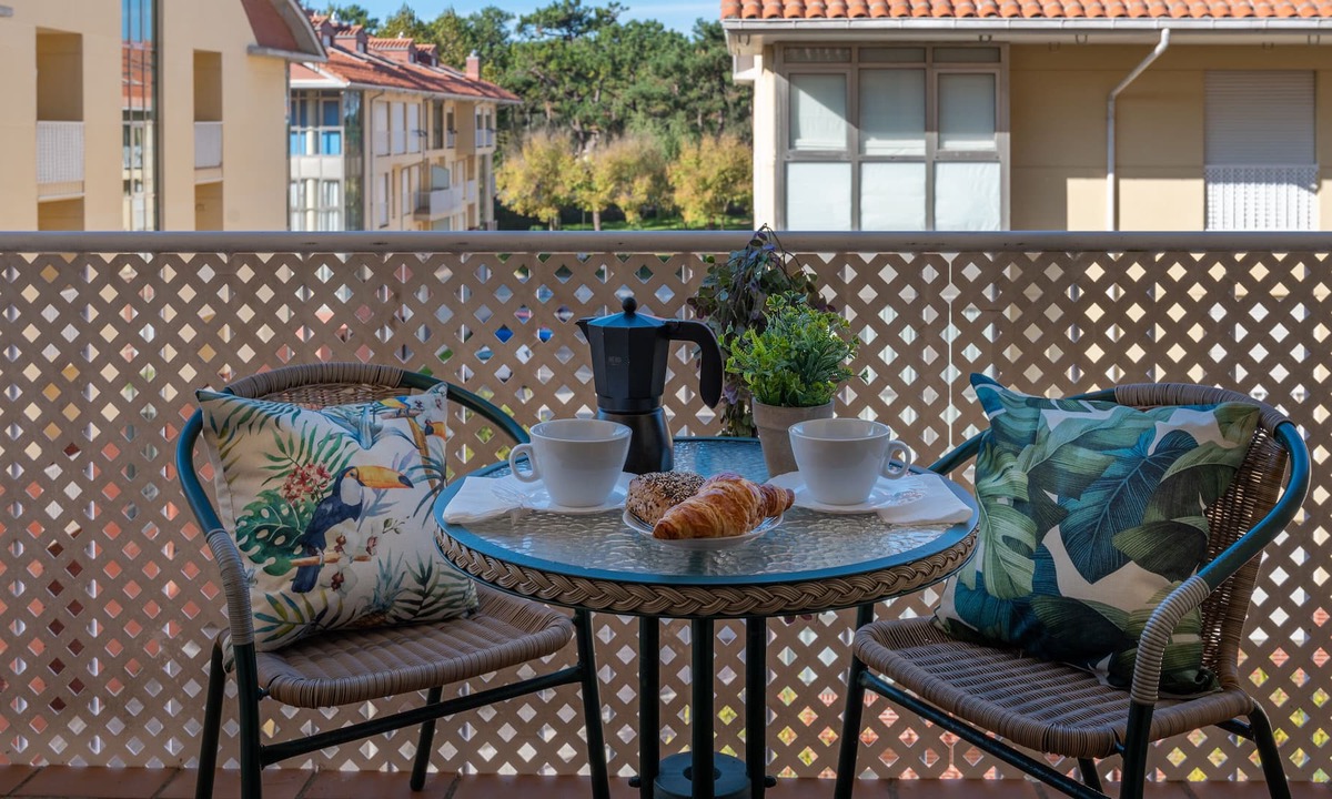 San Vicente de la Barquera House | Beautiful very spacious apartment with garage on the beach