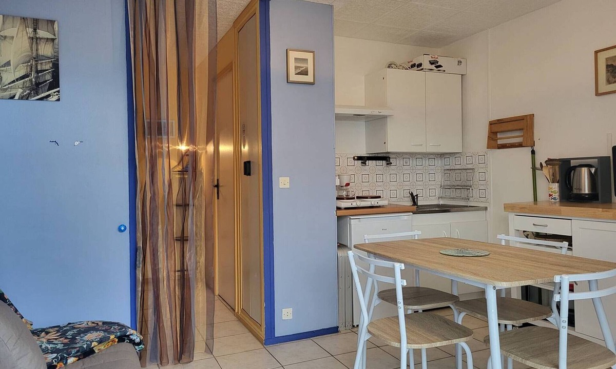 Merville-Franceville-Plage Apartment | Beachfront Studio with Direct Access & Private Parking